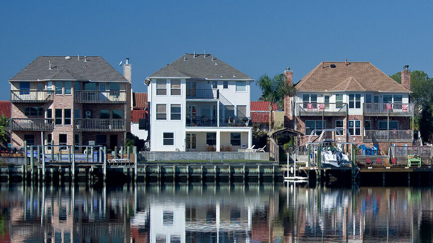 The Pros and Cons of Standing Seam Metal Roofs for Gulf Coast Weather